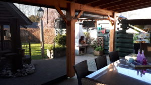 Veranda met windbreekgaas